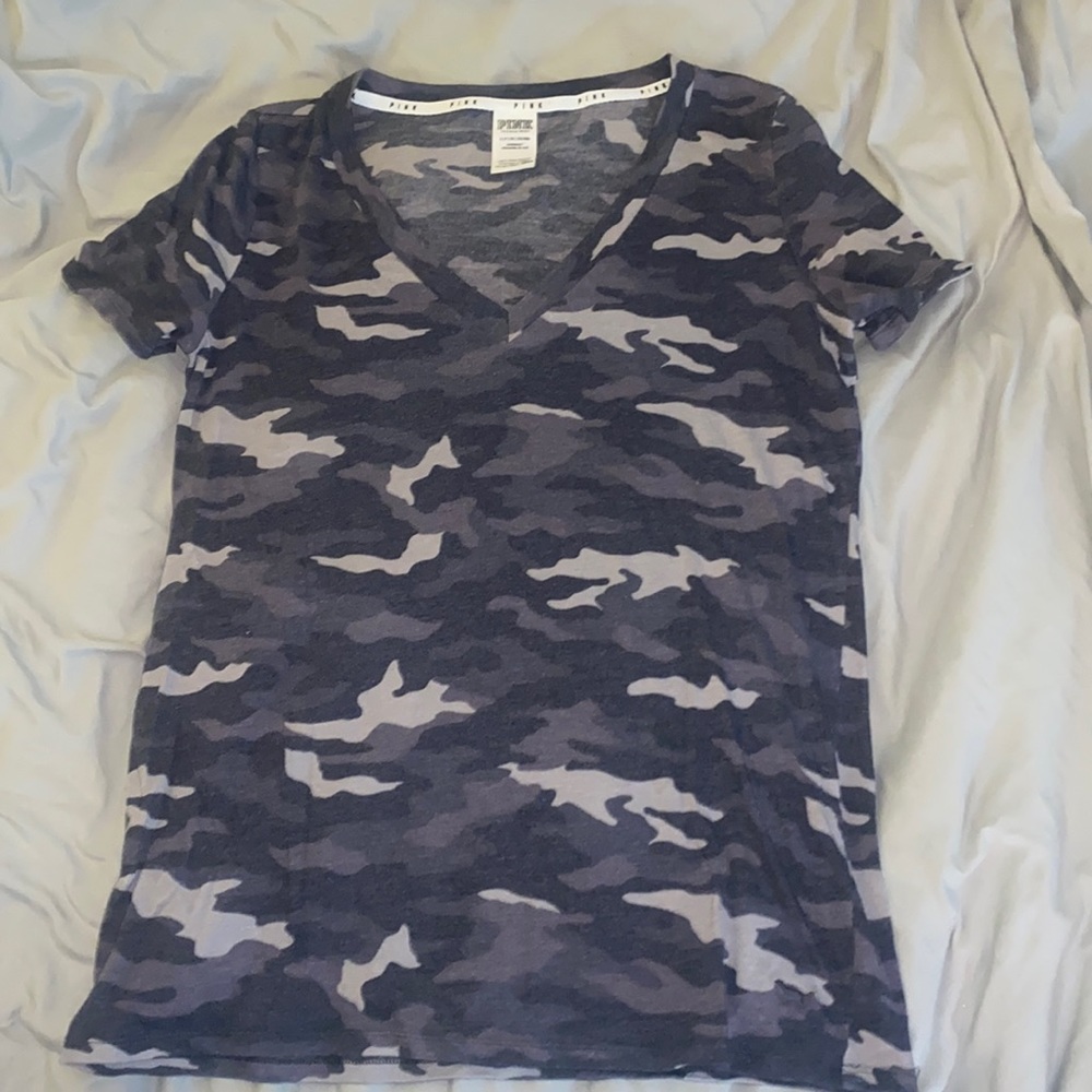VS PINK Discontinued Cotton V-neck T-shirt camouflage